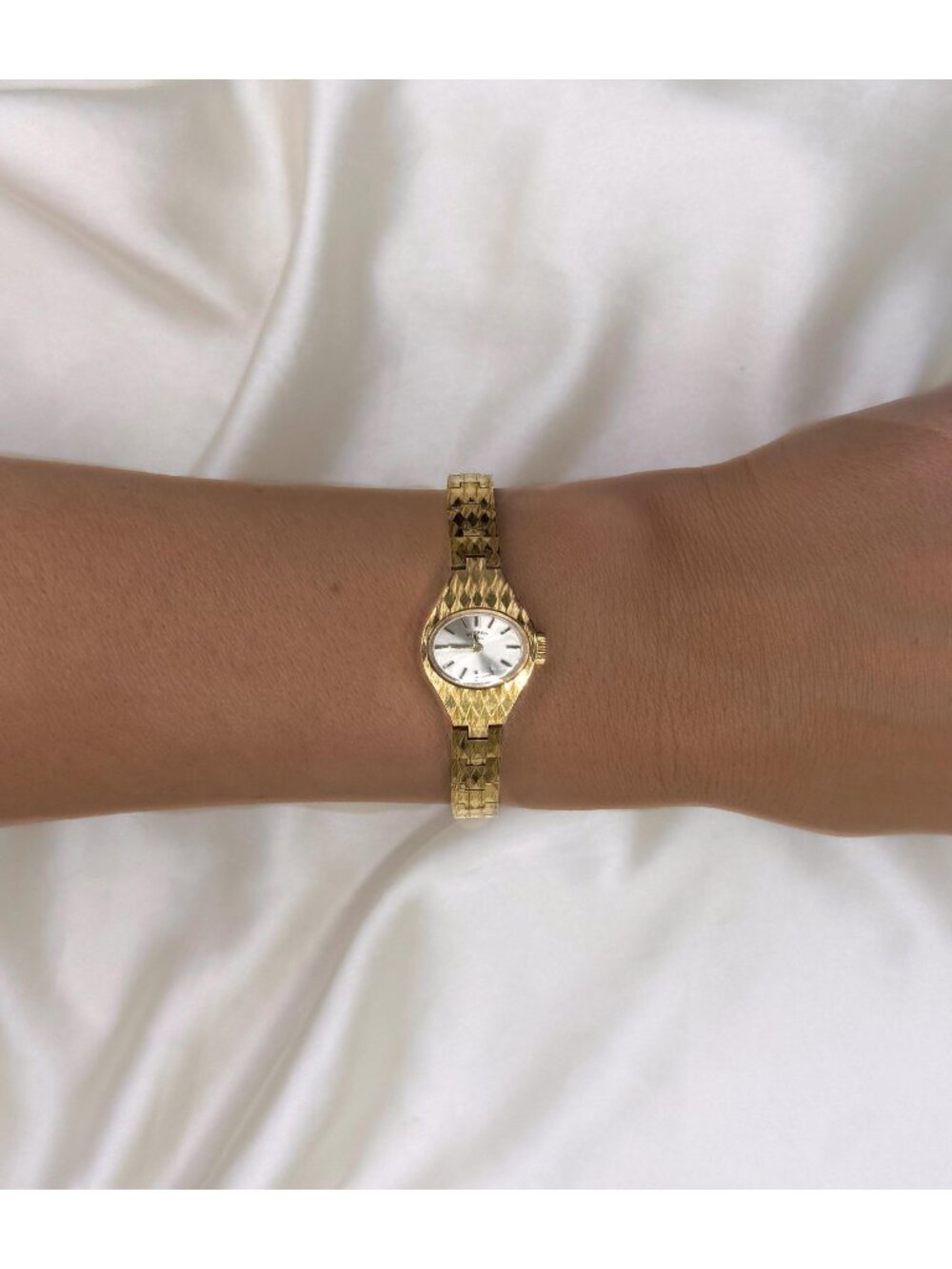 Vintage 90s Gold Bracelet Watch, Mechanical Dainty Aesthetic Old Money Jewelry